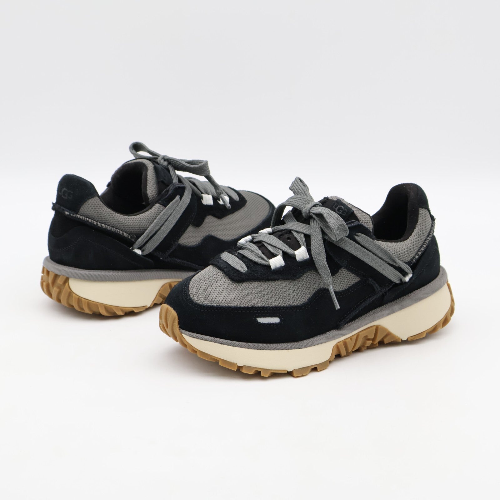 1167491-BLK UGG RETROFI LOW BLACK (Women's)