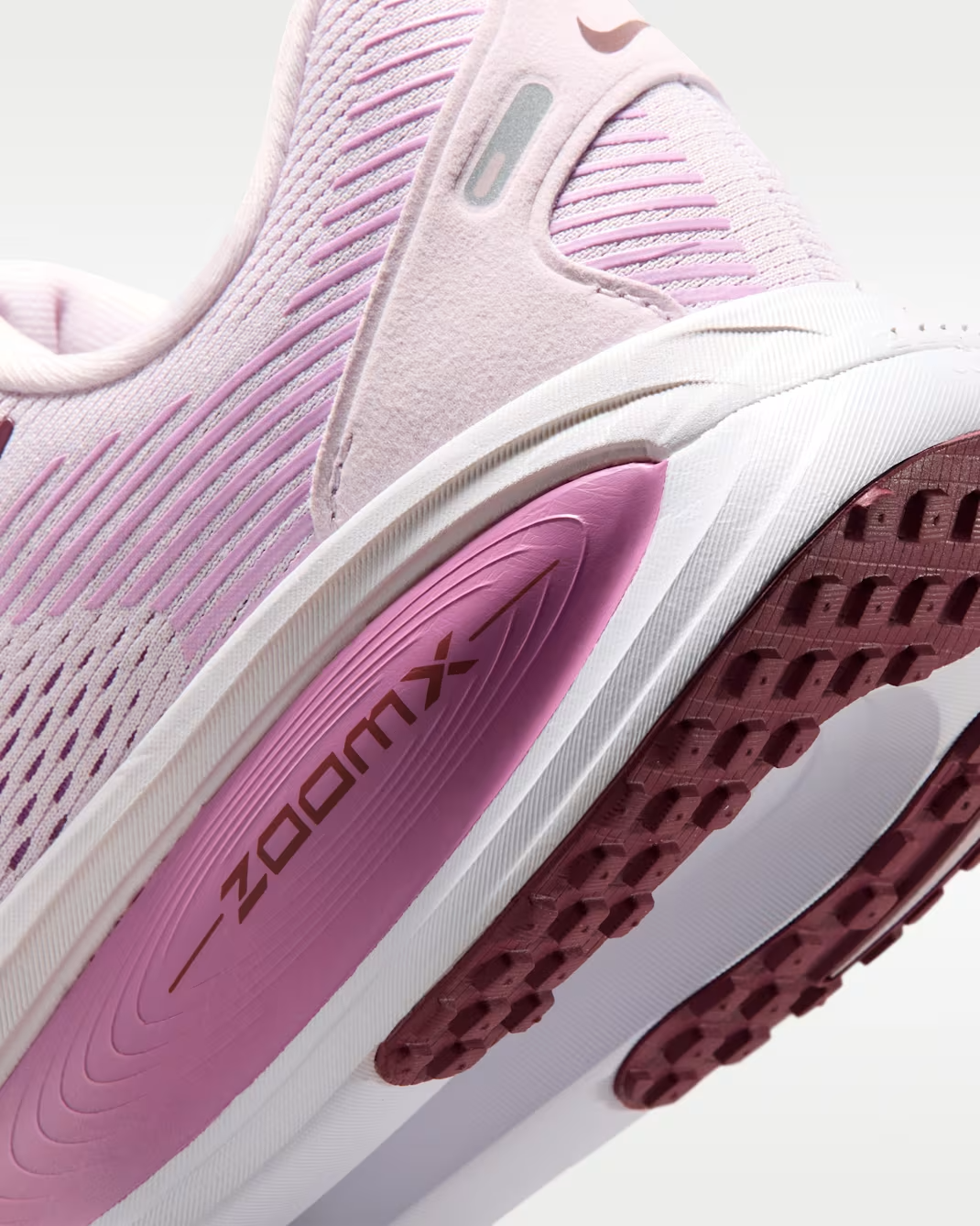 HM6804-500 Nike Vomero 18 (Women's)