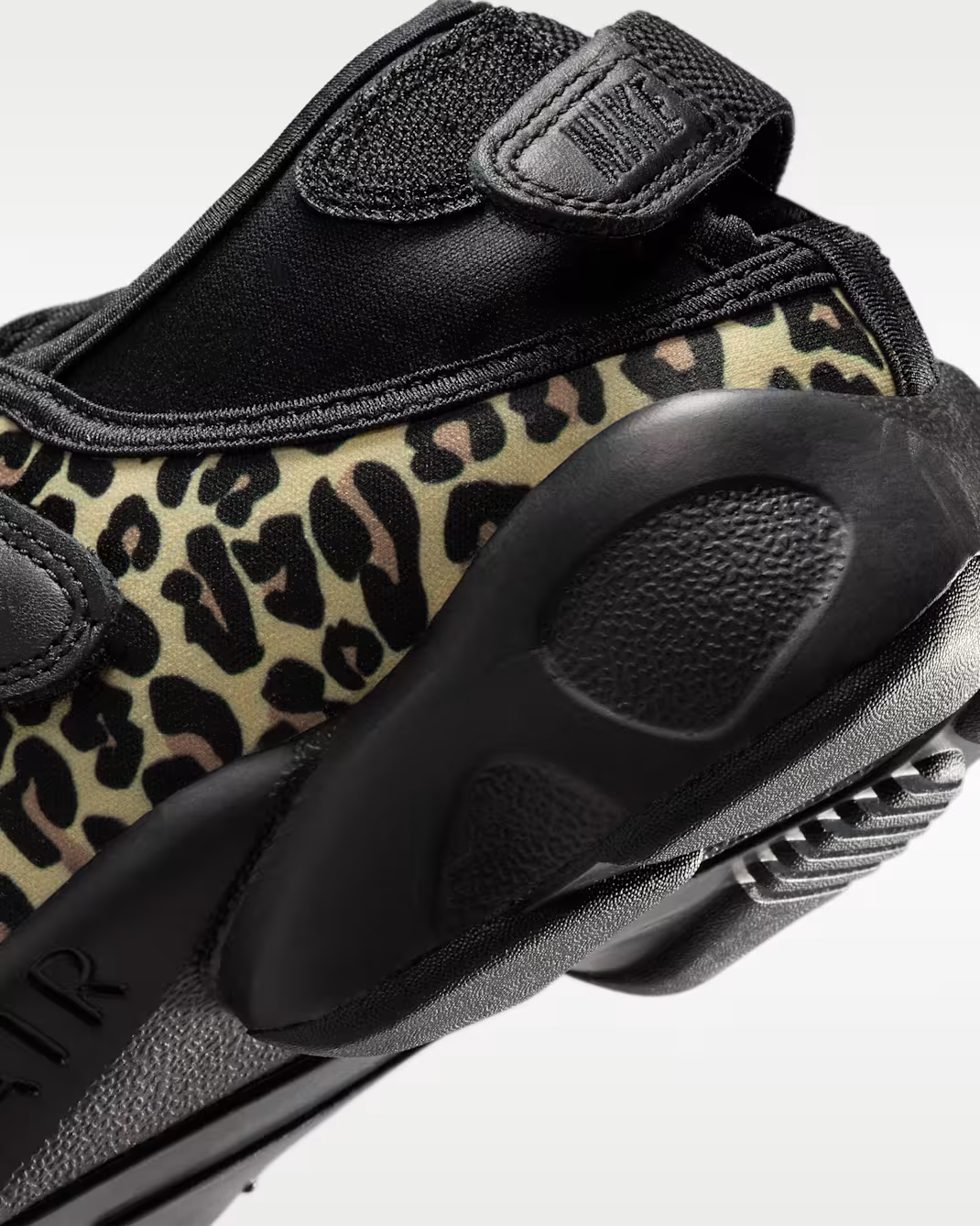 IR5696-010 Nike Women's Air Rift Leopard (Women's)
