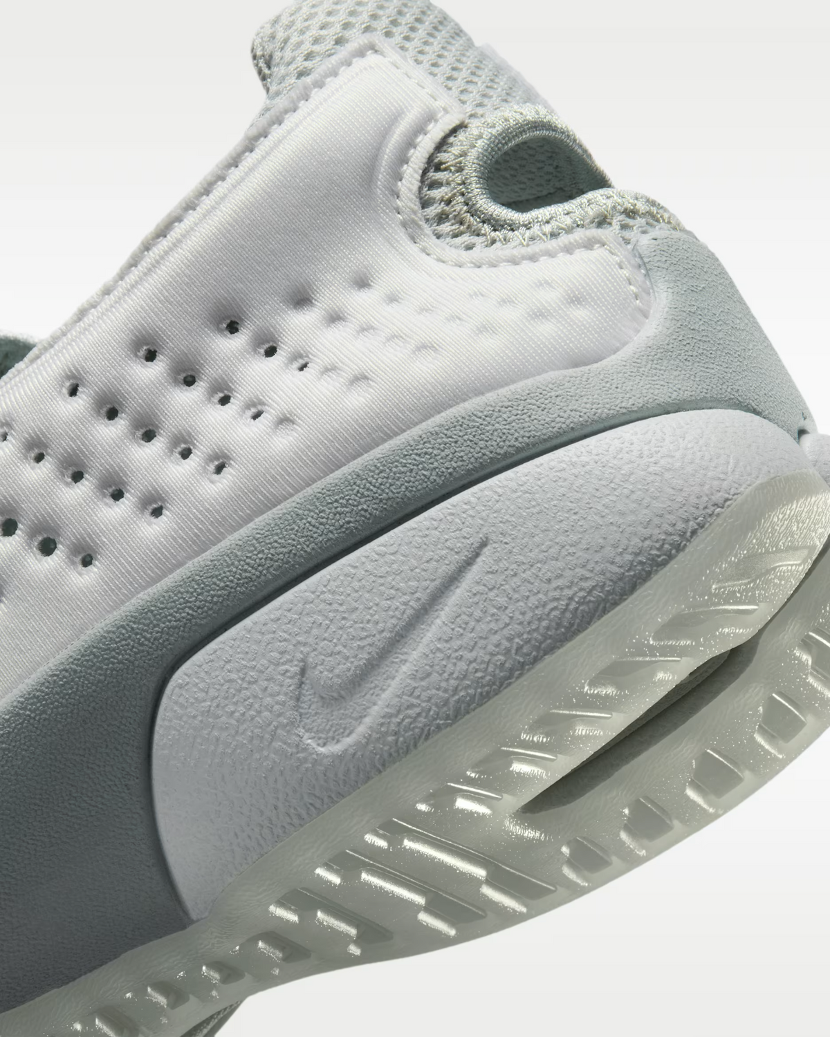 IQ8006-100 Nike Rift 2 "Summit White/Swan" (Women's)