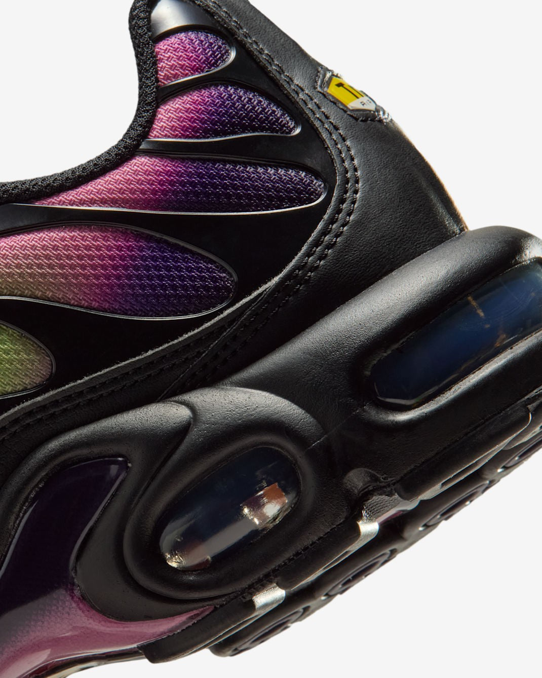 DZ3670-006 Nike Air Max Plus Black/Purple Dynasty Desert Berry (Women's)