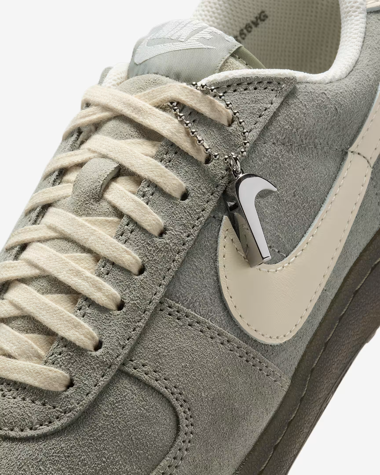 IF0666-300 Nike Field General Light Army Natural (Men's)