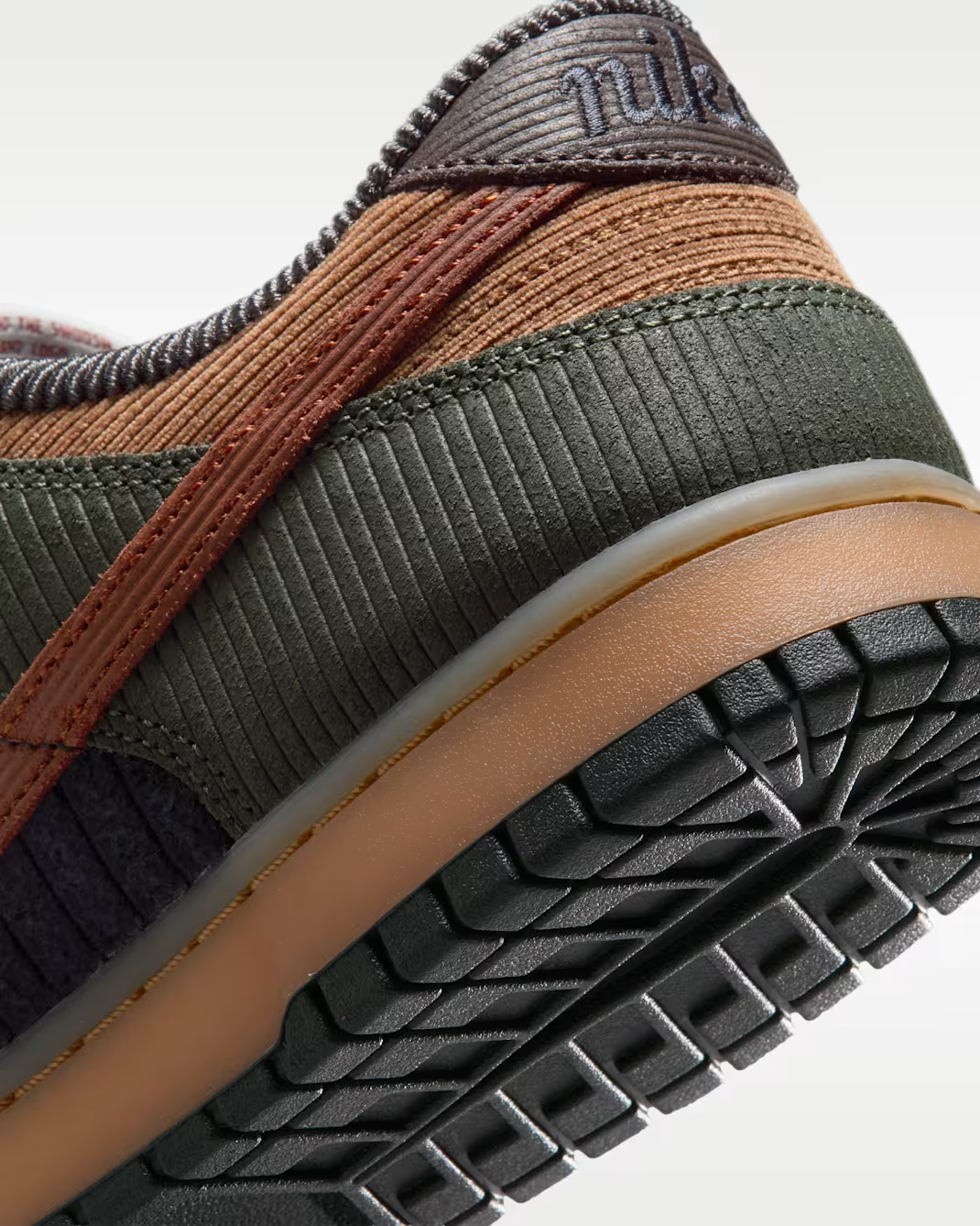 IB7746-201 Nike Dunk Low Retro PRM "Light British Tan/Corduroy" (Men's)
