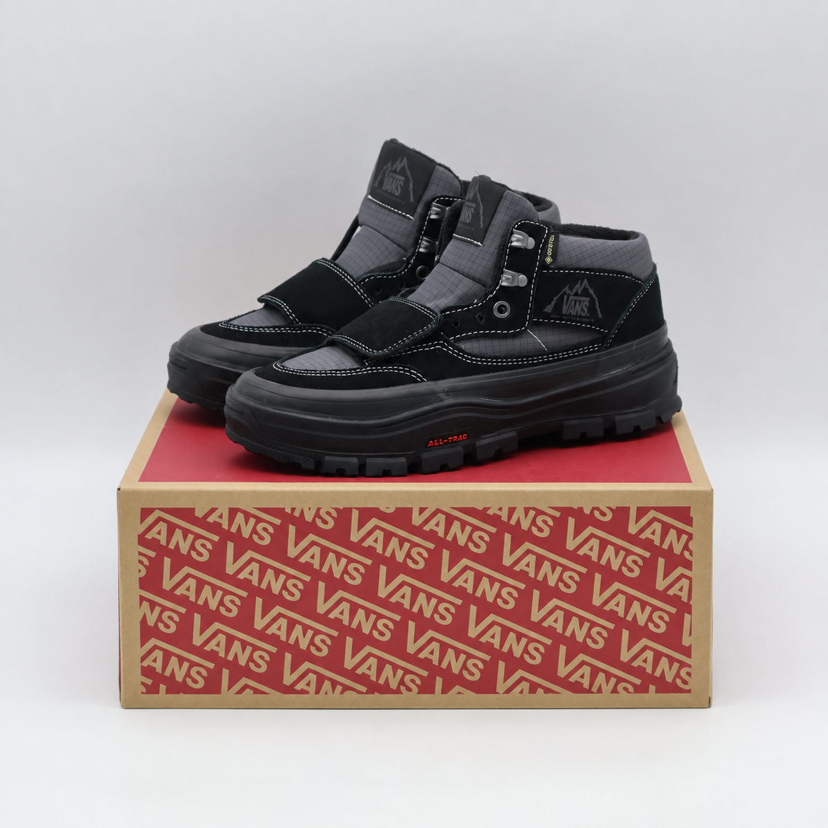 VN000DAYBKA Vans Mt.Edition Mid GORE-TEX Insulated Black Black (Men's)