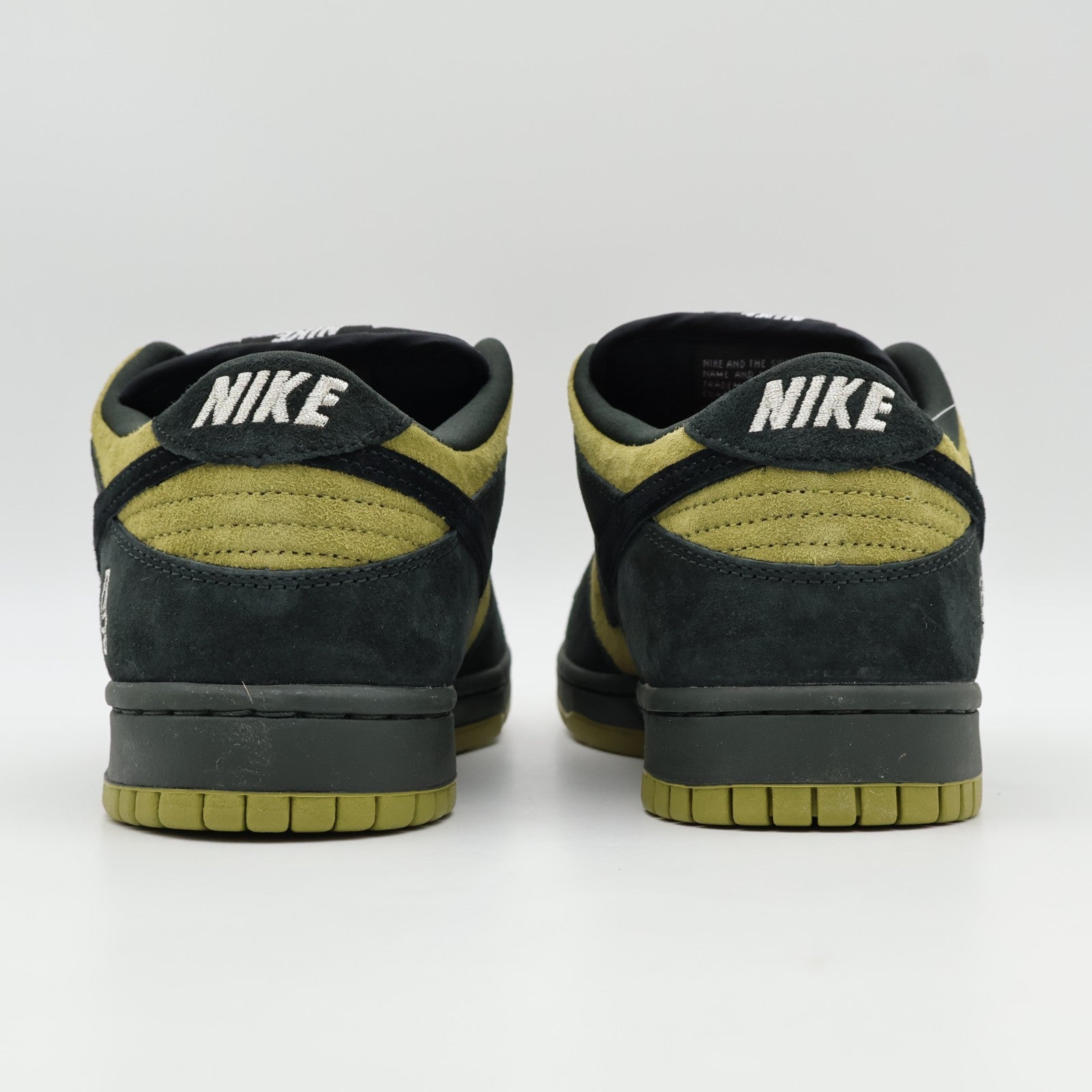 HQ8487-300 Supreme Nike SB Dunk Low Camper Green (Asia Exclusive) (Men's)