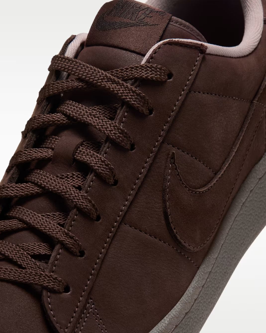 IX0365-200 Nike Tennis Classic CS PRM "Light Chocolate/Gum Dark Brown"