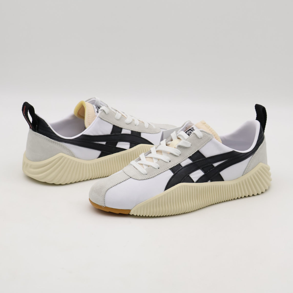 1183B257-101 Onitsuka Tiger Acromount White Black (Men's)