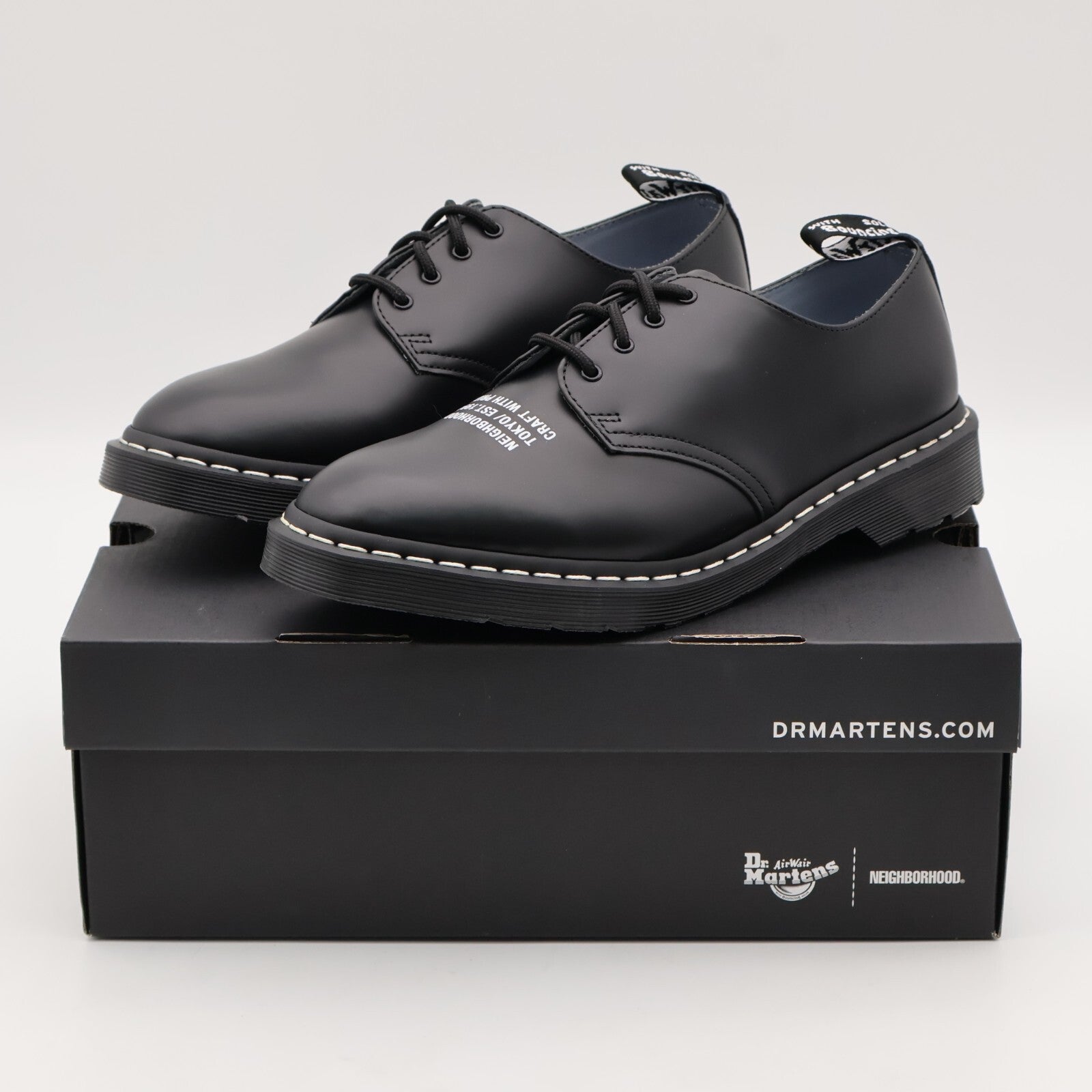 32235001 NEIGHBORHOOD Dr.Martens Smith 4 Hole Black (Men's)