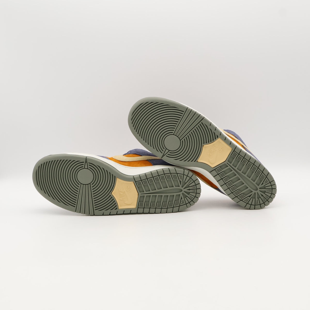 HF3063-002 Nike SB Dunk Low Pro Light Carbon and Monarch (Men's)