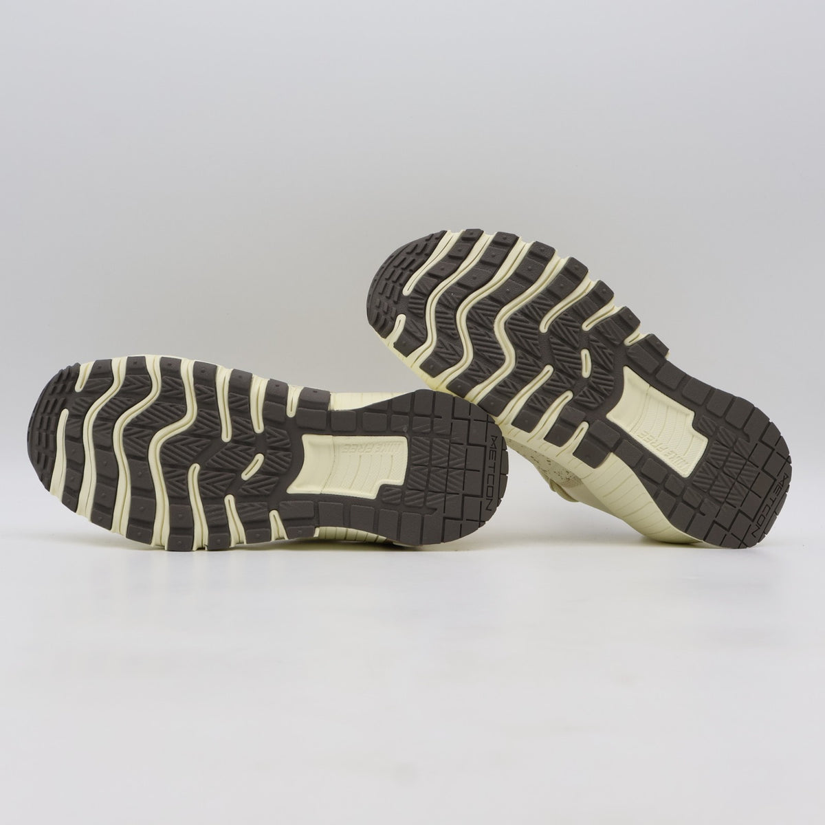 IB6549-200 Nike Free Metcon 6 SE Light Khaki Coconut Milk Metallic (Women's)