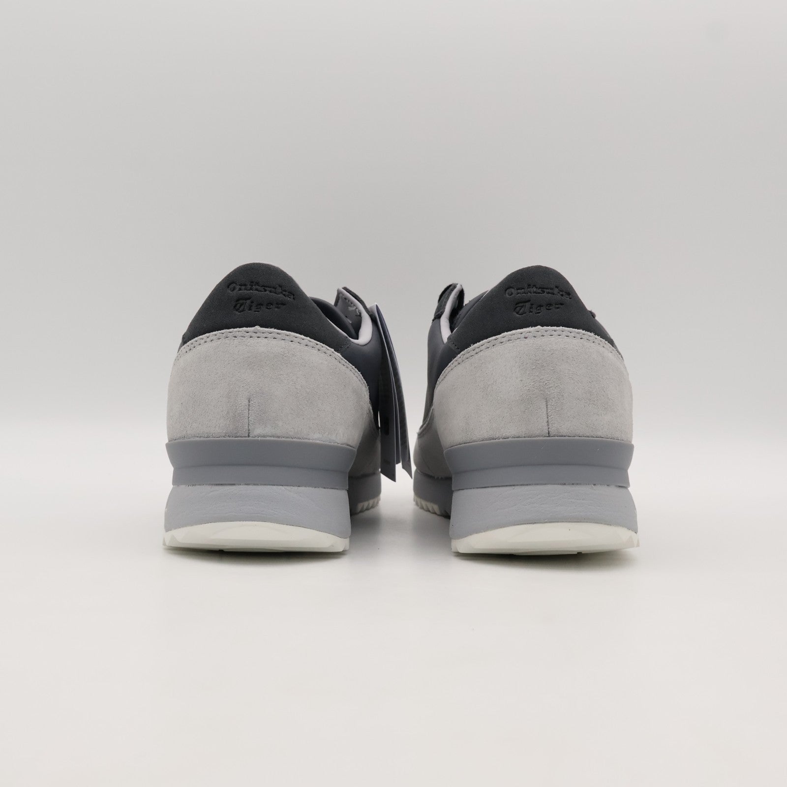 1183C385-021  Onitsuka Tiger Hsinti Carrier Grey (Men's)