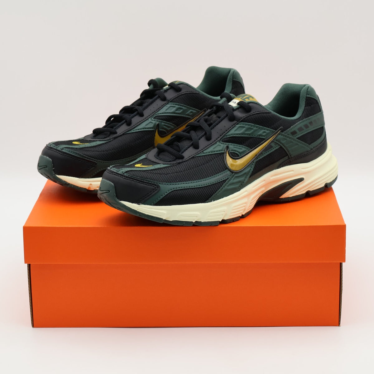 HQ3611-010 Nike Initiator Black Vintage Green Coconut Milk Bronzine (Men's)