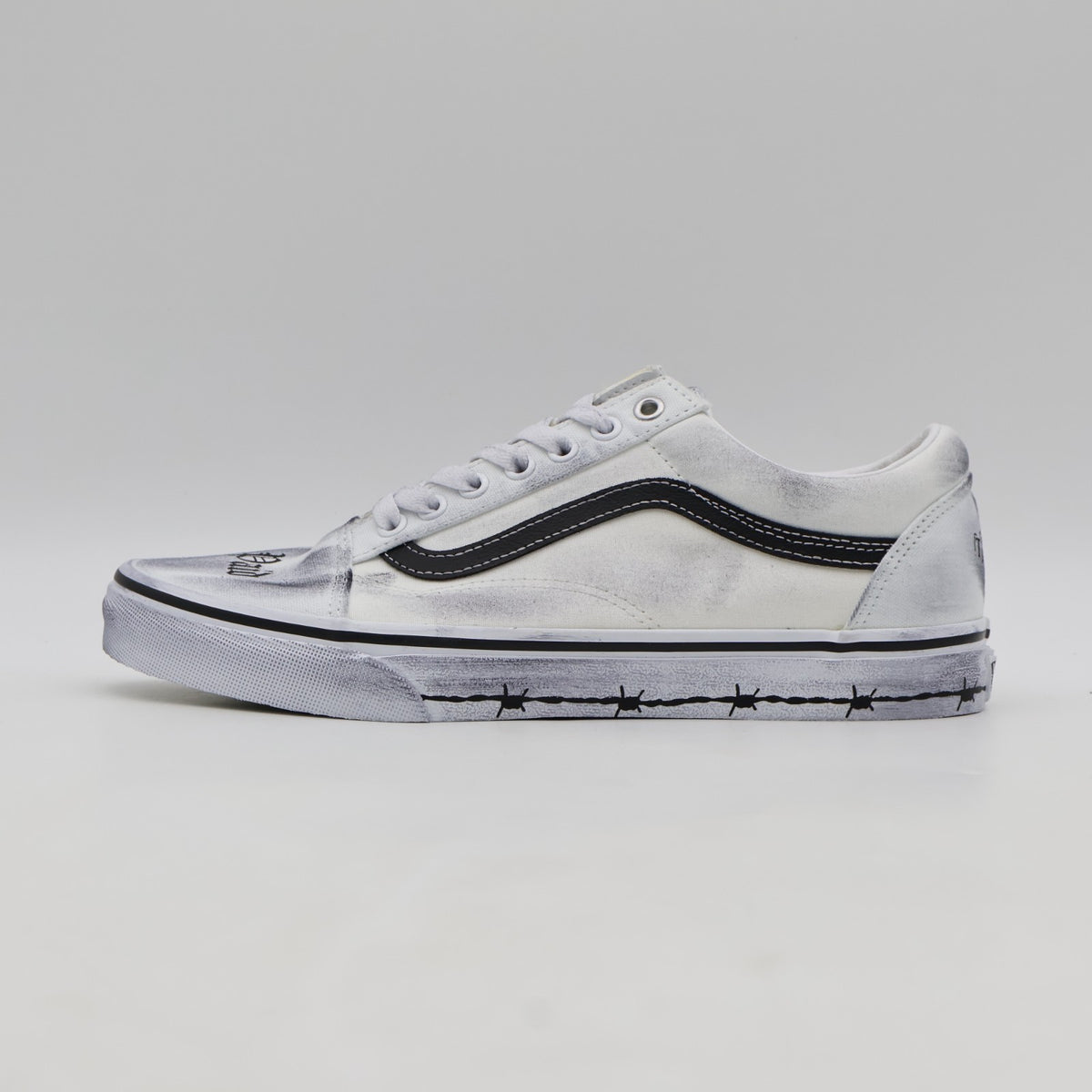 VN000E9TCJ7 Travis Barker Ã Vans Old Skool "Dues Paid/White" (Men's)