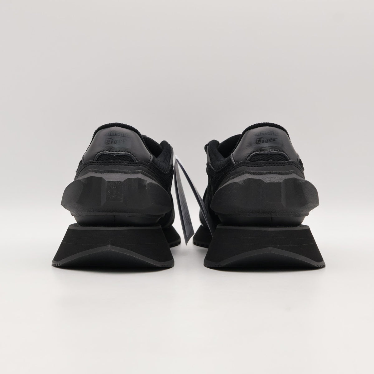 1183C438-001 Onitsuka Tiger MOAGE CO BLACK GRAPHITE GREY (Men's)