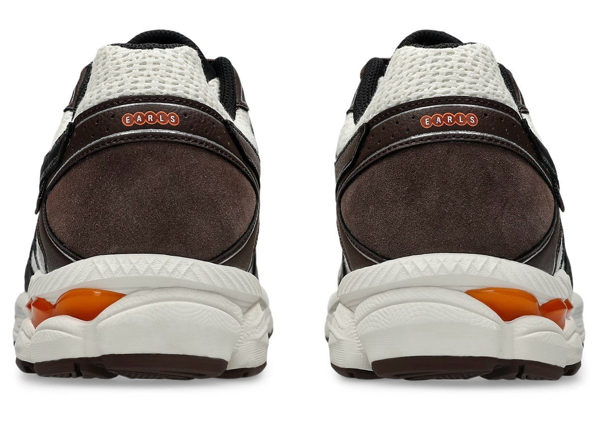 1203B053-200 EARLS Ã Asics Gel-Cumulus 16 Coconut Milk Black (Men's)
