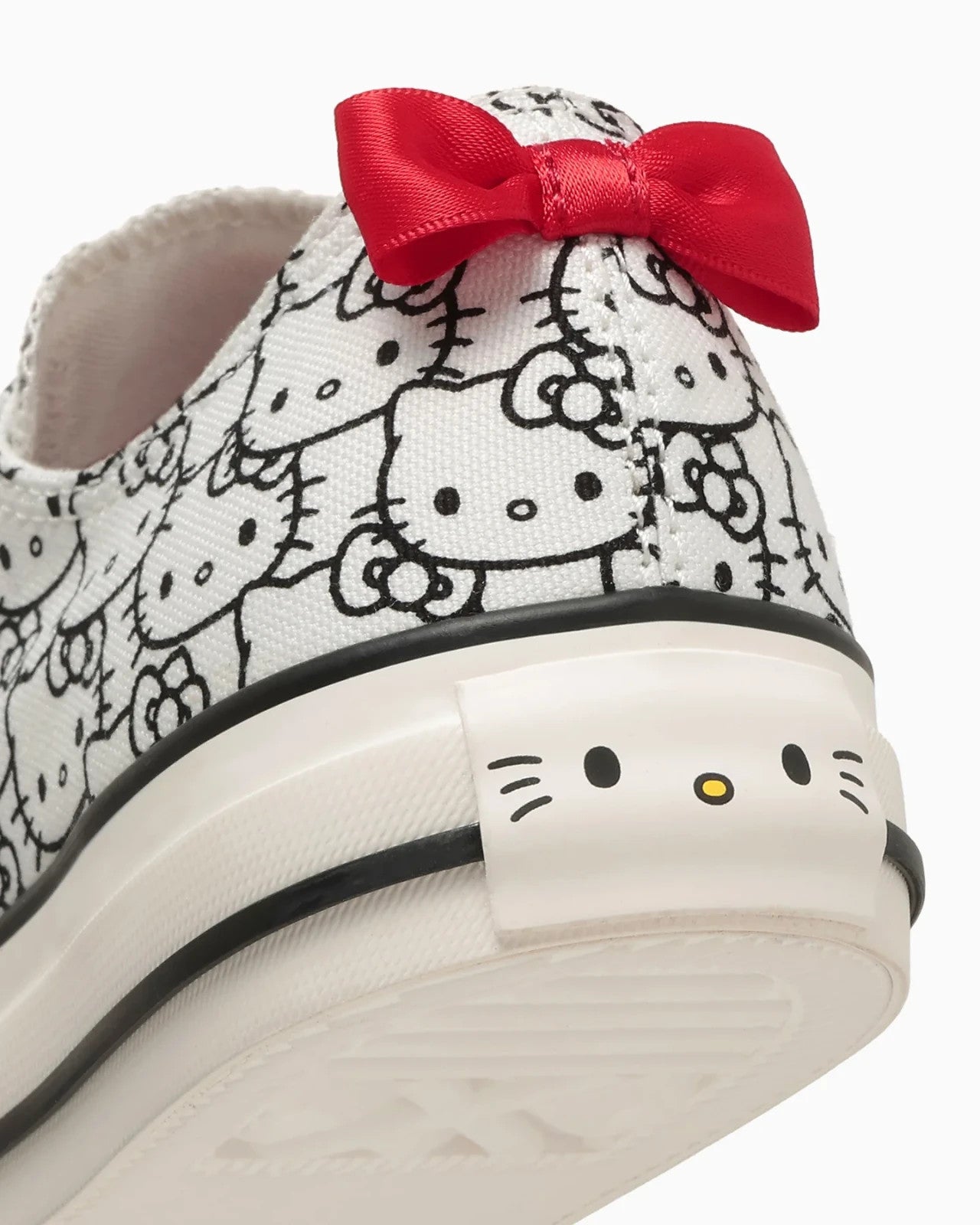 31318860 Sanrio Ã Converse All Star OX "Hello Kitty" (Men's)