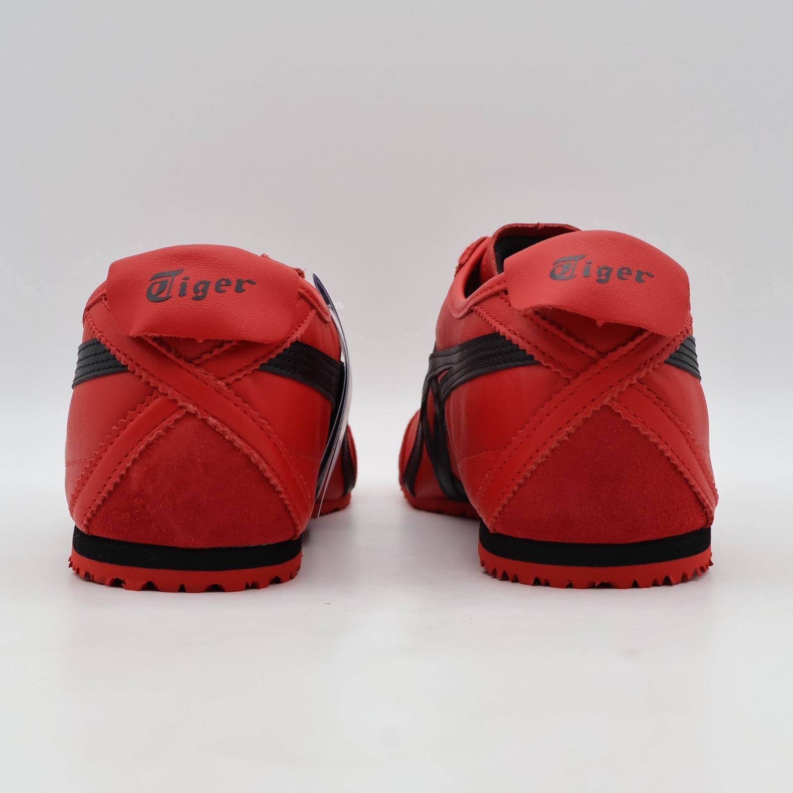 1183C102-600 Onitsuka Tiger MEXICO 66 CLASSIC RED BLACK (Men's)