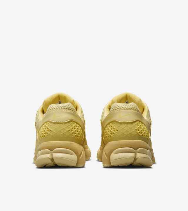 FQ7079-700 Nike Zoom Vomero 5 Saturn Gold and Lemon Wash (Women's)