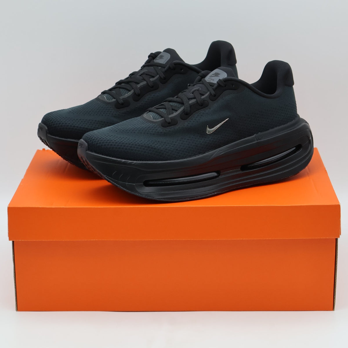 IQ0627-001 Nike Vomero Premium Chrome Mini Swoosh Black (Men's)