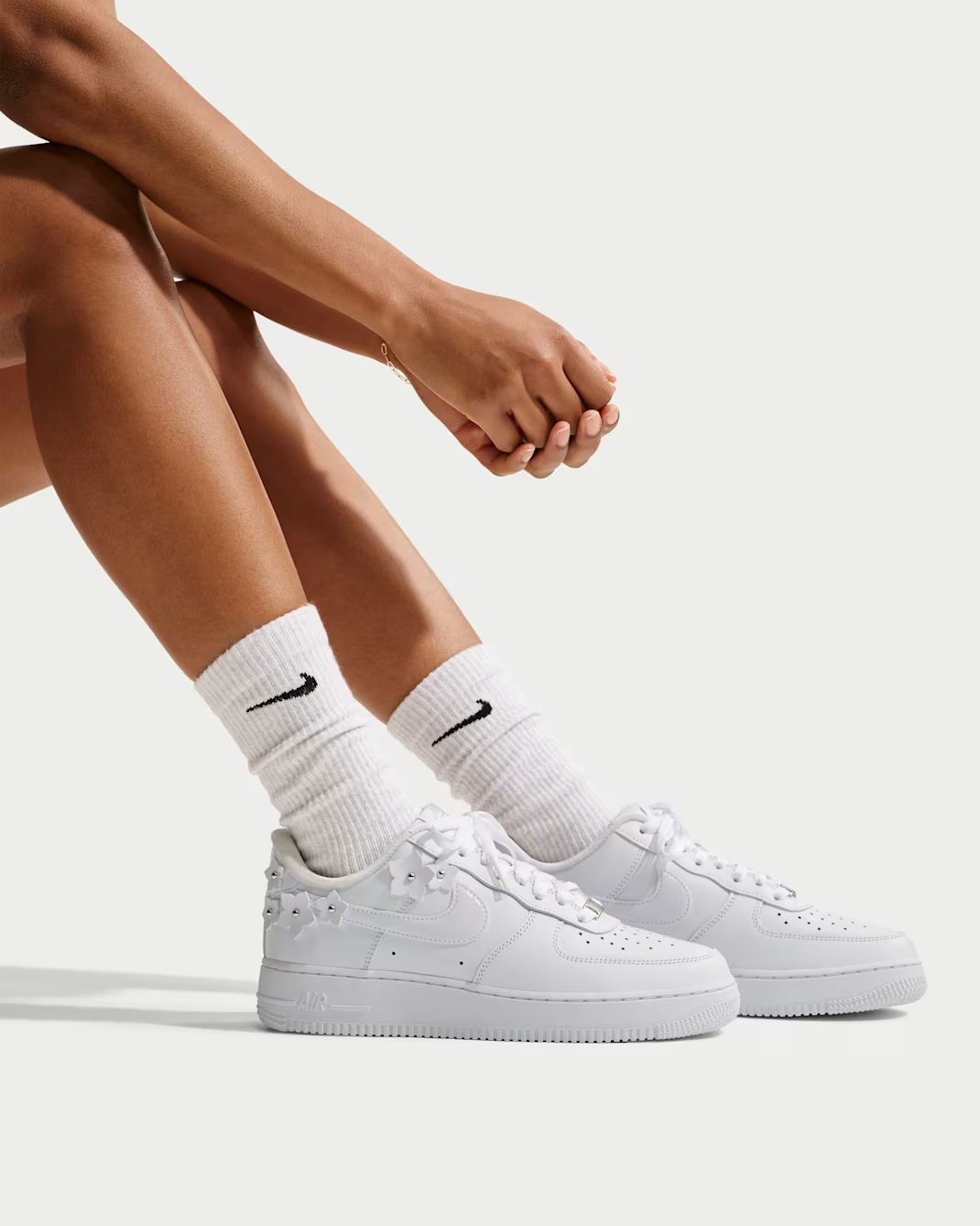 IR8637-100 Nike Air Force 1 '07 Floral Pack "White" (Women's)