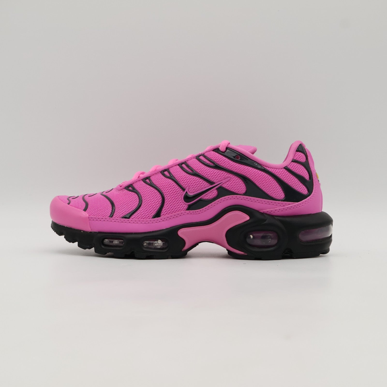 HJ9743-601 Nike Air Max Plus Black Pink (Women's)