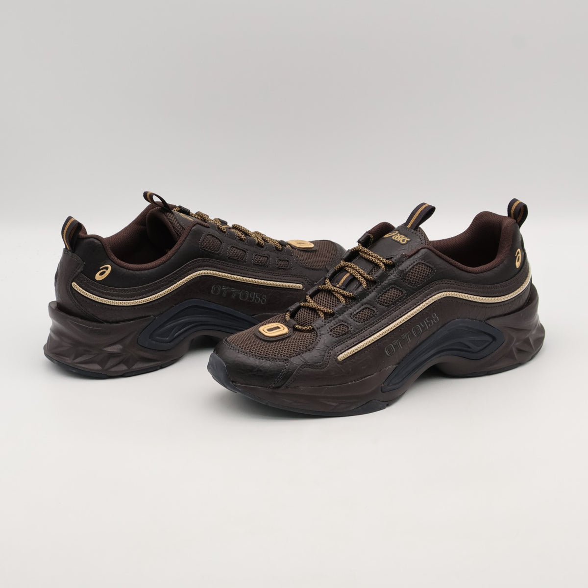 1203A643-200 OTTO 958 Asics Protoblast-CMLVIII Dark Brown Pure Gold (Men's)