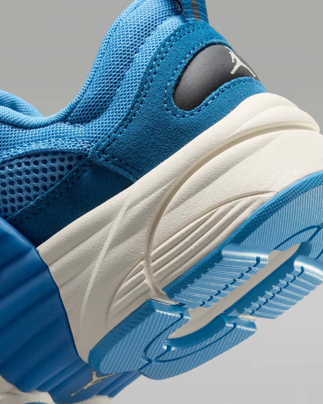 IR1839-400 Nike Jordan Trunner O/S "Blue Beyond/True Blue" (Women's)