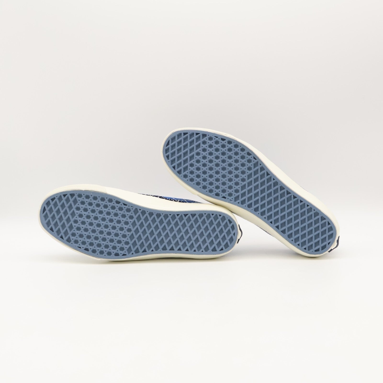 VN000SHXBLU FDMTL Ã OTW by Vans Old Skool 36 Denim (Men's)
