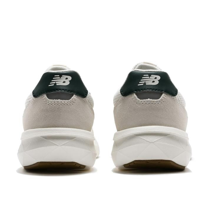 U8002XT New Balance DynaSoft 800V2 "Linen/Nordic Green" (Men's)