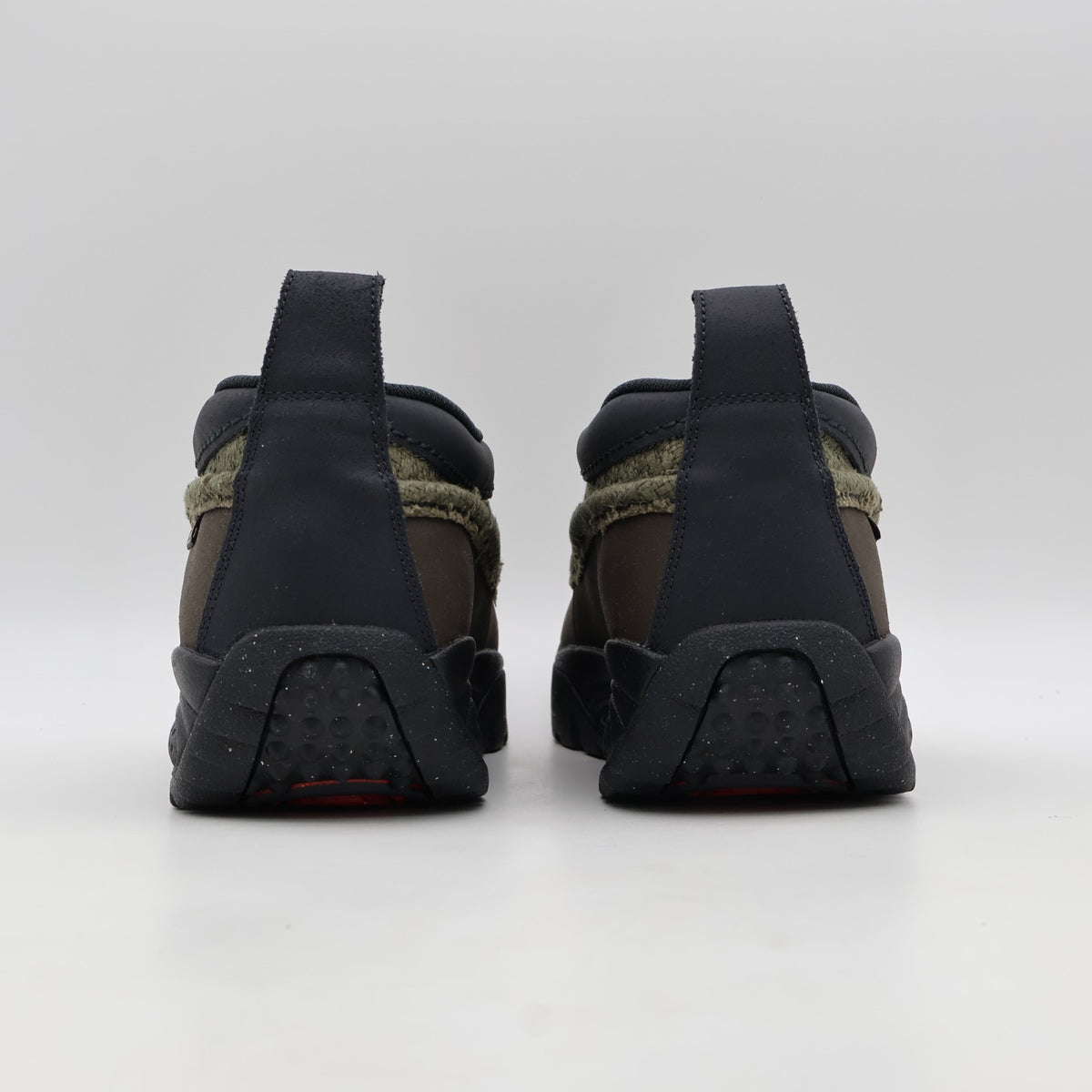IO4547-001 Nike ACG IZY Medium Olive (Men's)