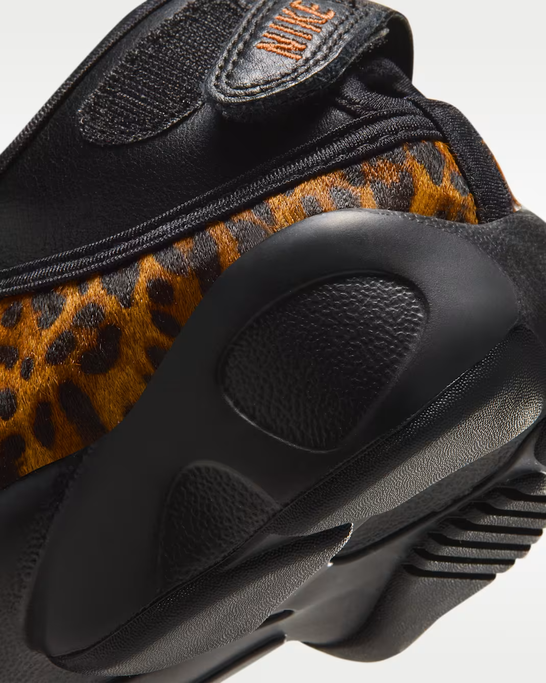 IO4884-002 Nike Air Rift "Black/Desert Ochre" (Women's)