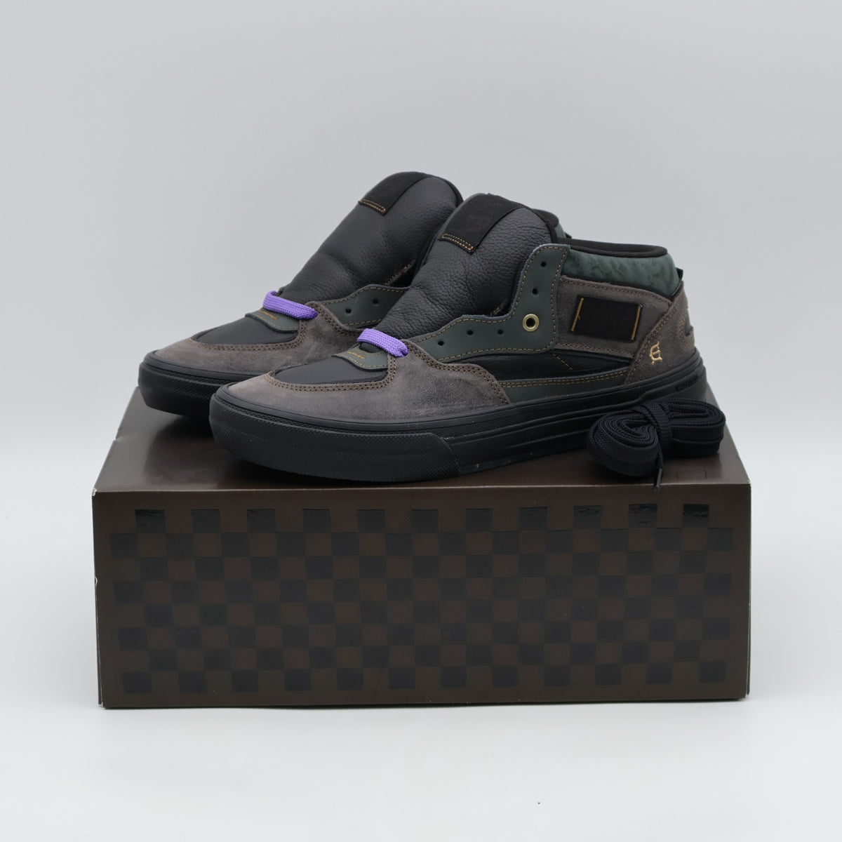 VN000D9ZEAQ Evisen Skateboards Ã Vans Skate Half Cab Wafflecup "Black/After Dark