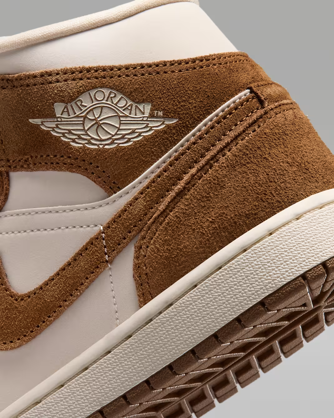 BQ6472-203 Nike Air Jordan 1 Mid "Light British Tan/Chalk" (Women's)