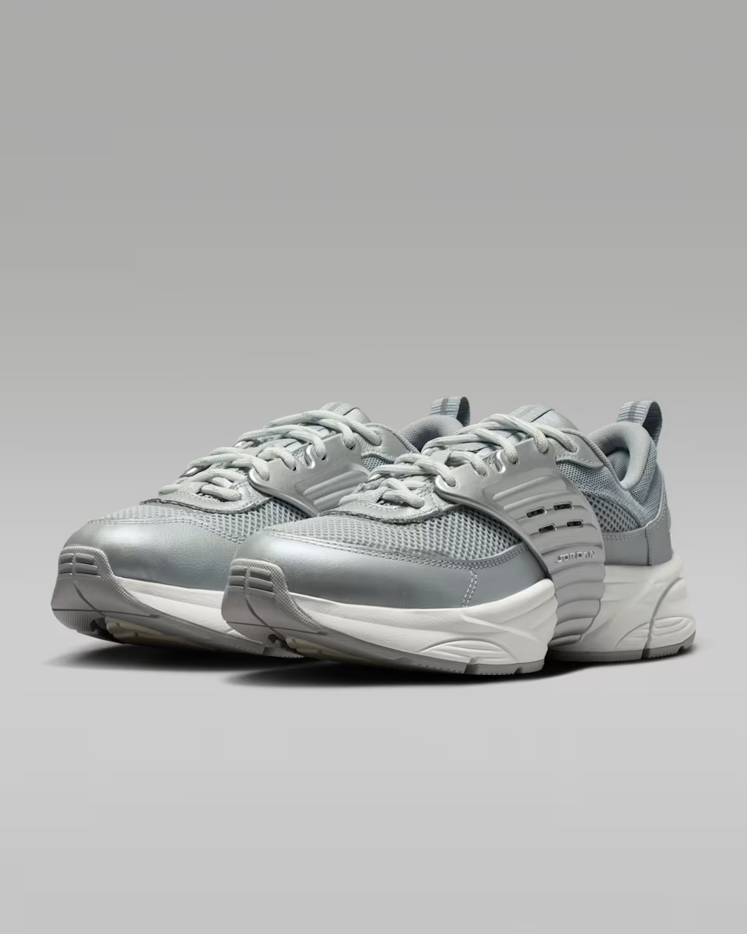 IR1839-100 Nike Jordan Trunner O/S Swan/Wolf Grey/Reflect Silver/Summit (Women's