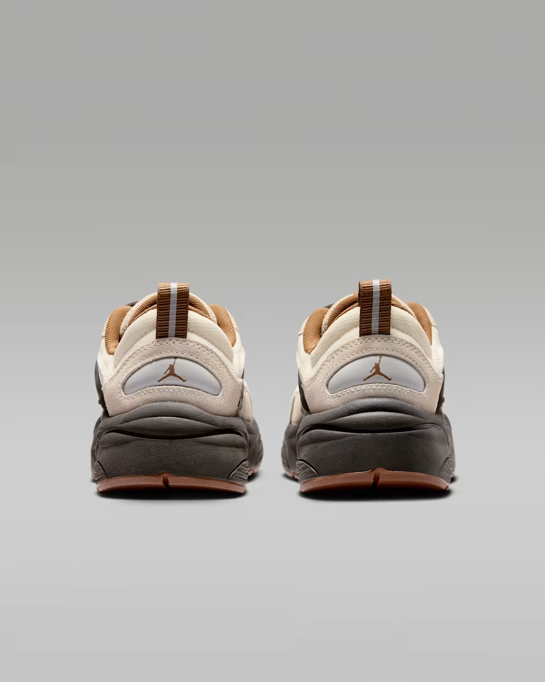 IR1839-003 Nike Jordan Trunner O/S (Women's)