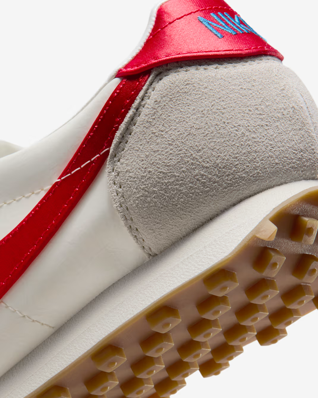 IM7784-133 Nike LD-1000 SE Sail University Red Industrial Blue (Women's)