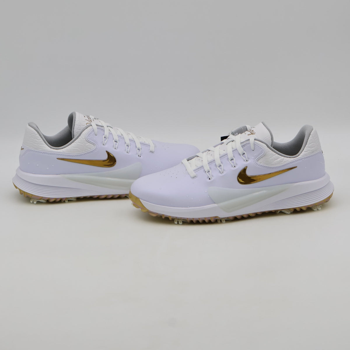 IF4082-100 Nike Victory Pro 4 Golf White/Metallic Gold (Men's)