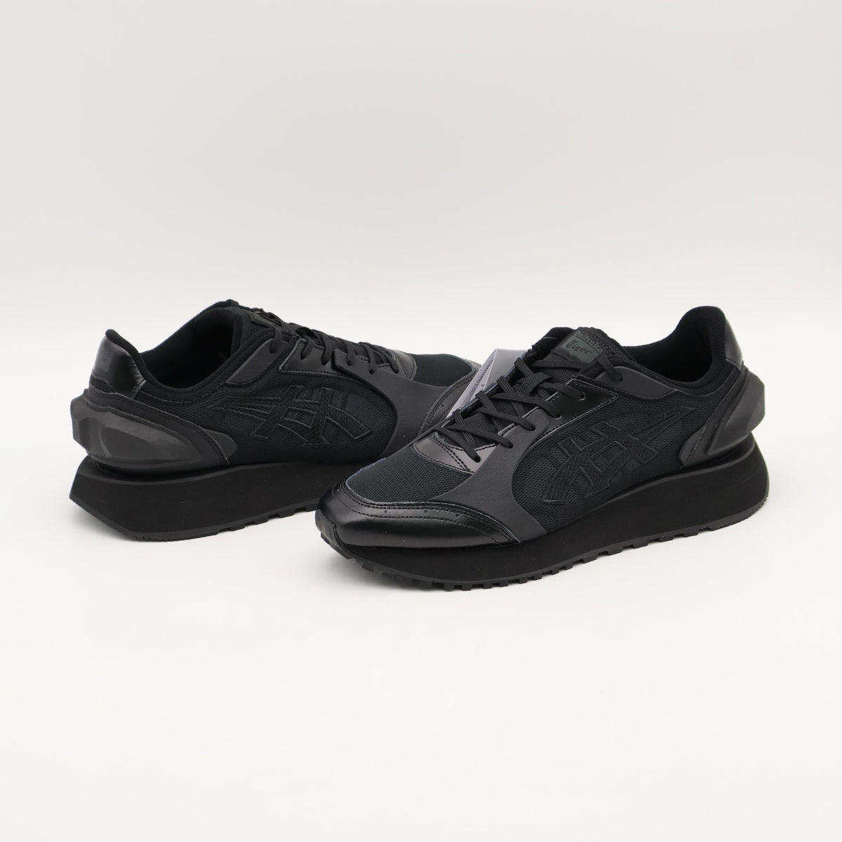 1183C438-001 Onitsuka Tiger MOAGE CO BLACK GRAPHITE GREY (Men's)