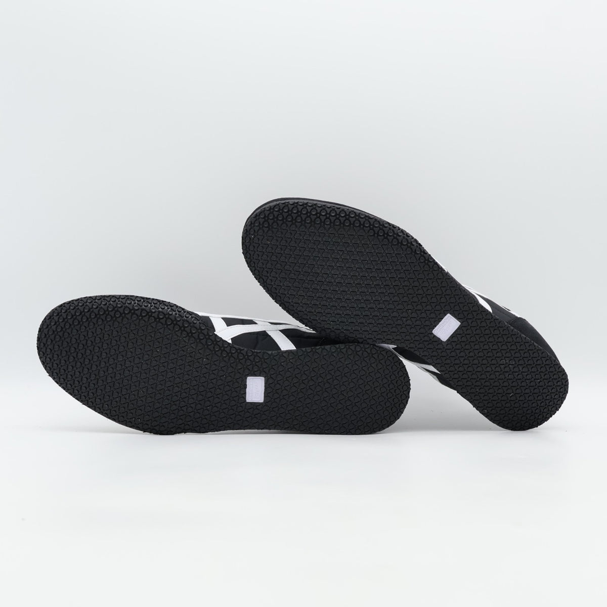 1183B400-001 Onitsuka Tiger SERRANO BLACK WHITE (Men's)