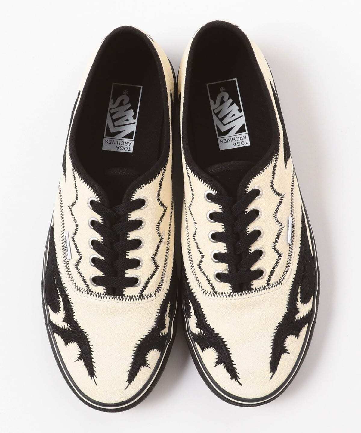 TC32-AJ520 TOGA Ã Vans Authentic White Black (with Socks Pair Set)