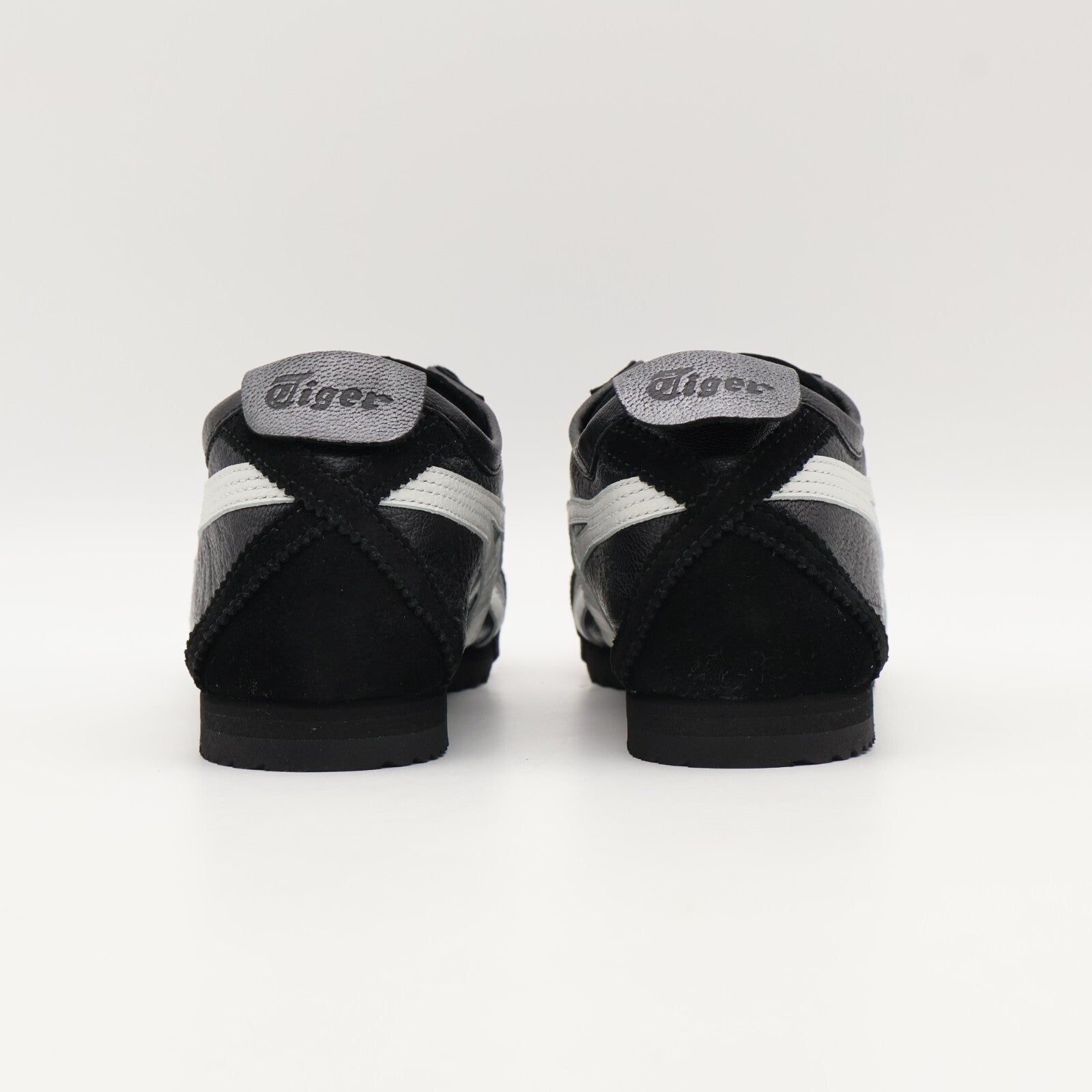 1182A465-001 Onitsuka Tiger NIPPON MADE Mexico 66 Deluxe Black White (Women's)