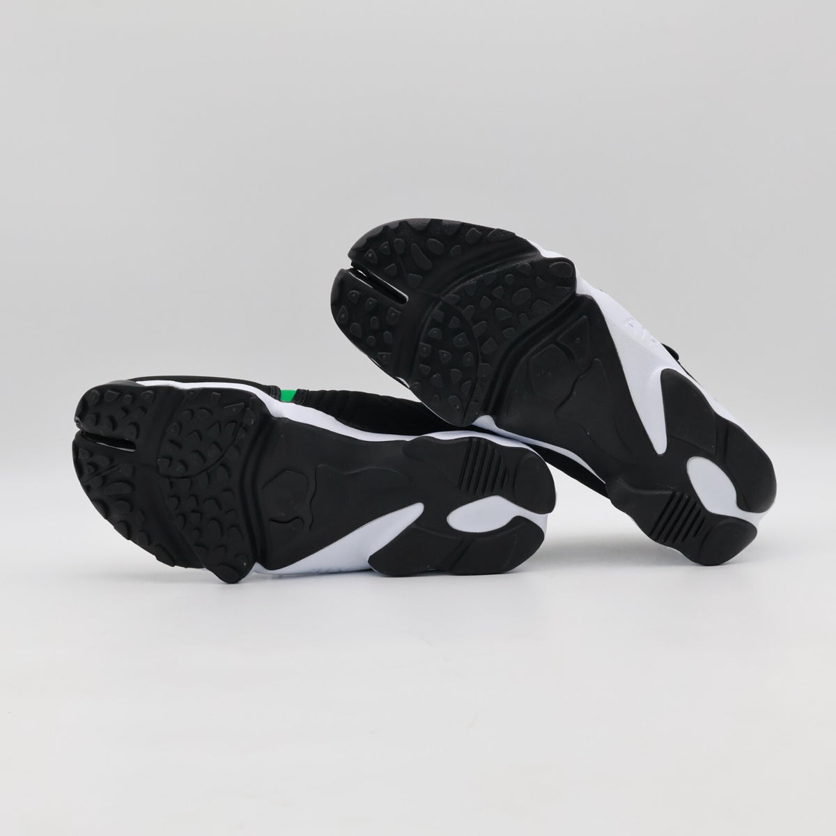 FN7772-001 Nike Air Rift Kenya University Red Stadium Green Forest (Women's)