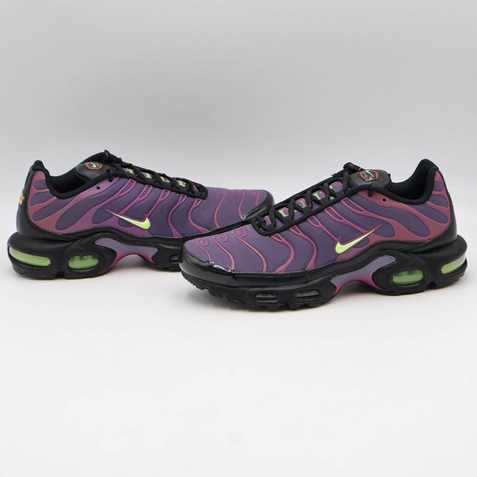 IR5898-573 Nike Air Max Plus OG "Dark Raisin/Black" (Men's)