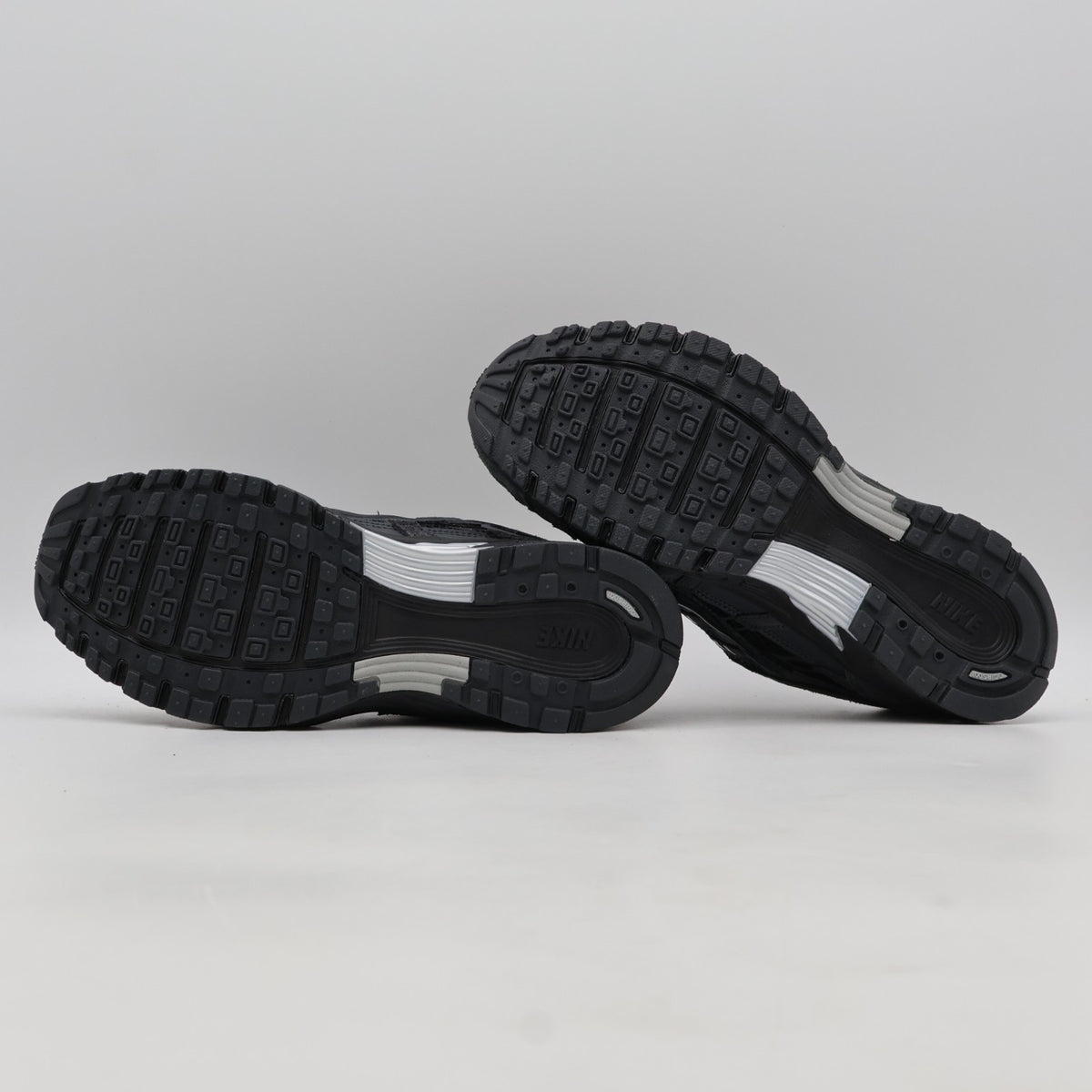 HF0015-002 Nike P-6000 SE Anthracite Chrome Metallic Silver Black (Men's)