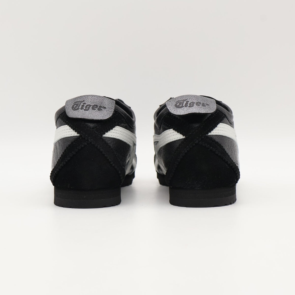 1182A465-001 Onitsuka Tiger NIPPON MADE Mexico 66 Deluxe Black White (Women's)