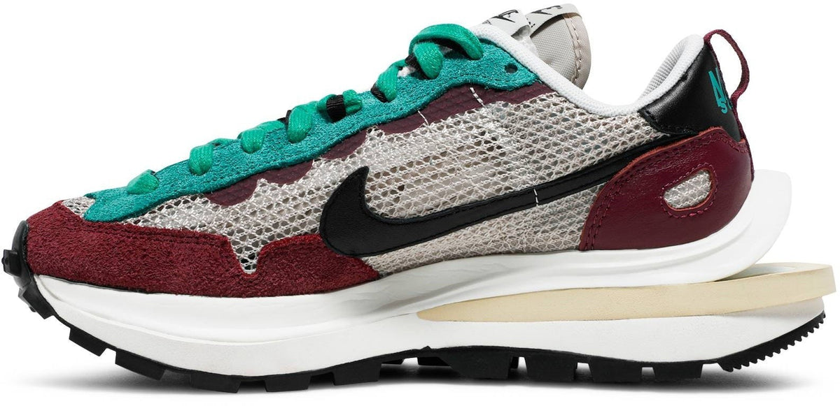 DD3035-200 sacai Ã Nike Vapor Waffle "String/Red/Green" (Men's)